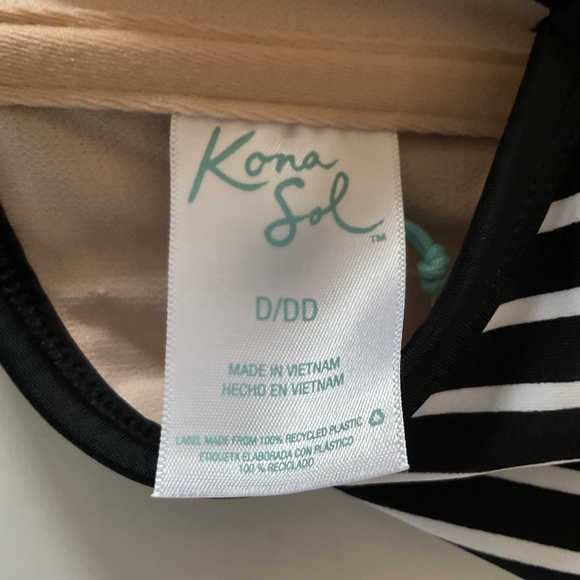 NWT Kona Sol Twist Front Longline Bikini Swim Top Black White Striped Sz D/DD - Picture 6 of 7